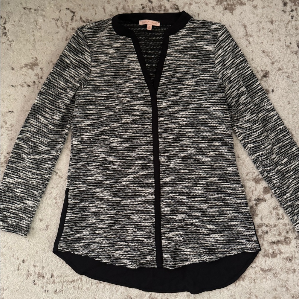 Gibson Latimer size small Black white sheer  boucle v neck  long sleeve top